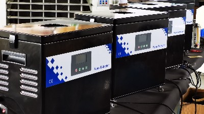 生產(chǎn)制造企業(yè)的車(chē)間煙塵怎么解決，執(zhí)信環(huán)保車(chē)間煙霧凈化器凈化煙塵！